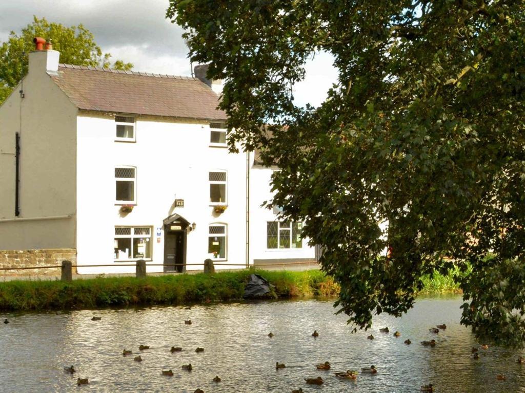 Fitzwarine House Whittington Hotel Екстериор снимка