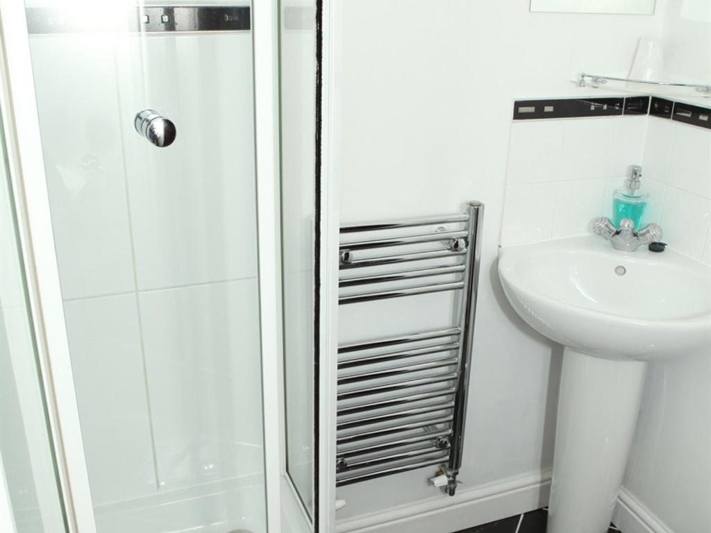 Fitzwarine House Whittington Hotel Стая снимка