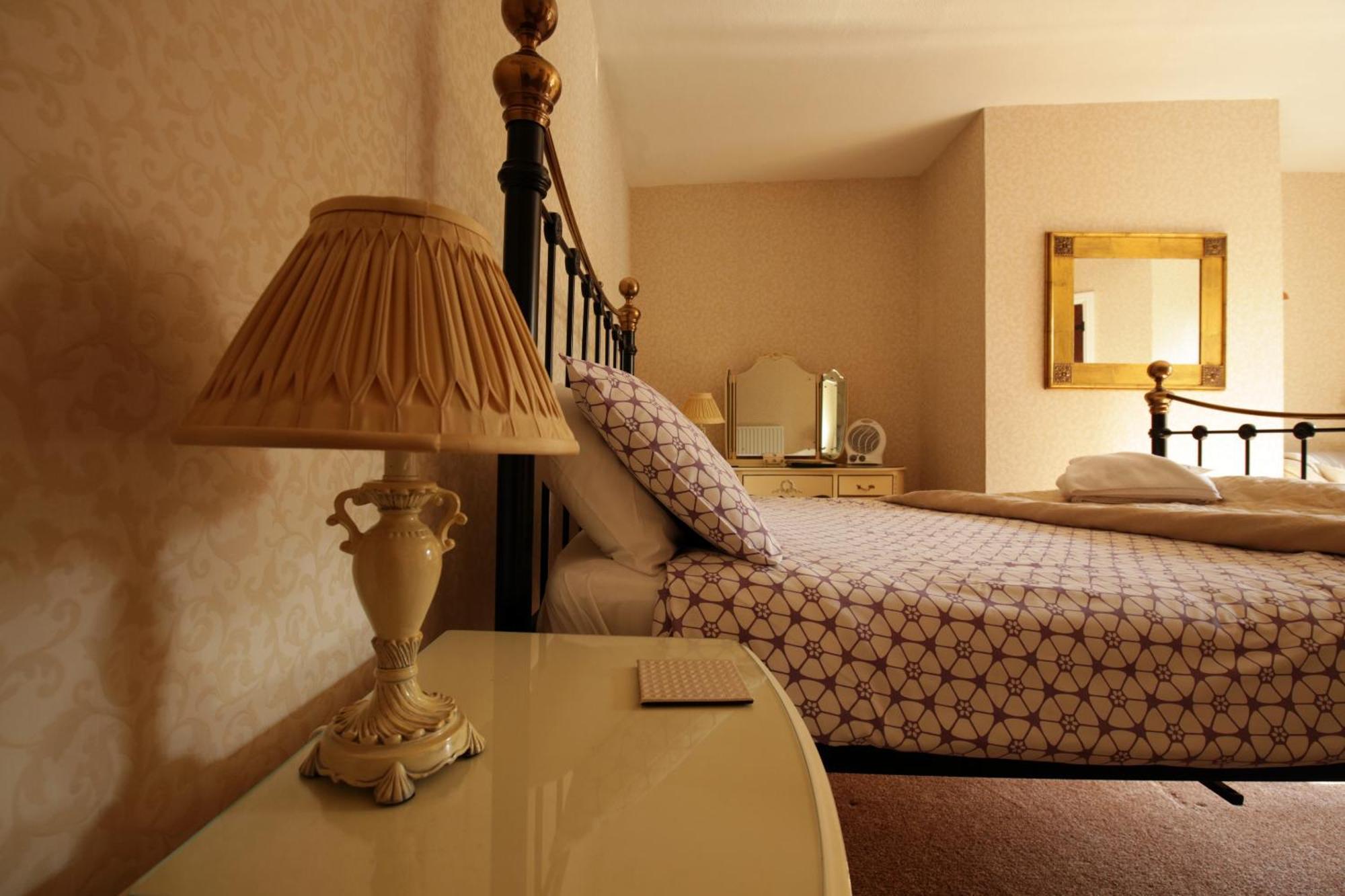 Fitzwarine House Whittington Hotel Екстериор снимка