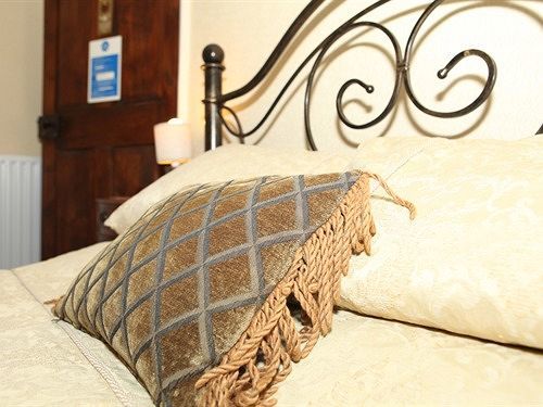 Fitzwarine House Whittington Hotel Екстериор снимка