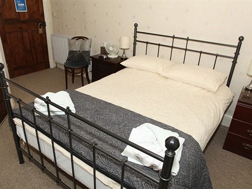 Fitzwarine House Whittington Hotel Екстериор снимка